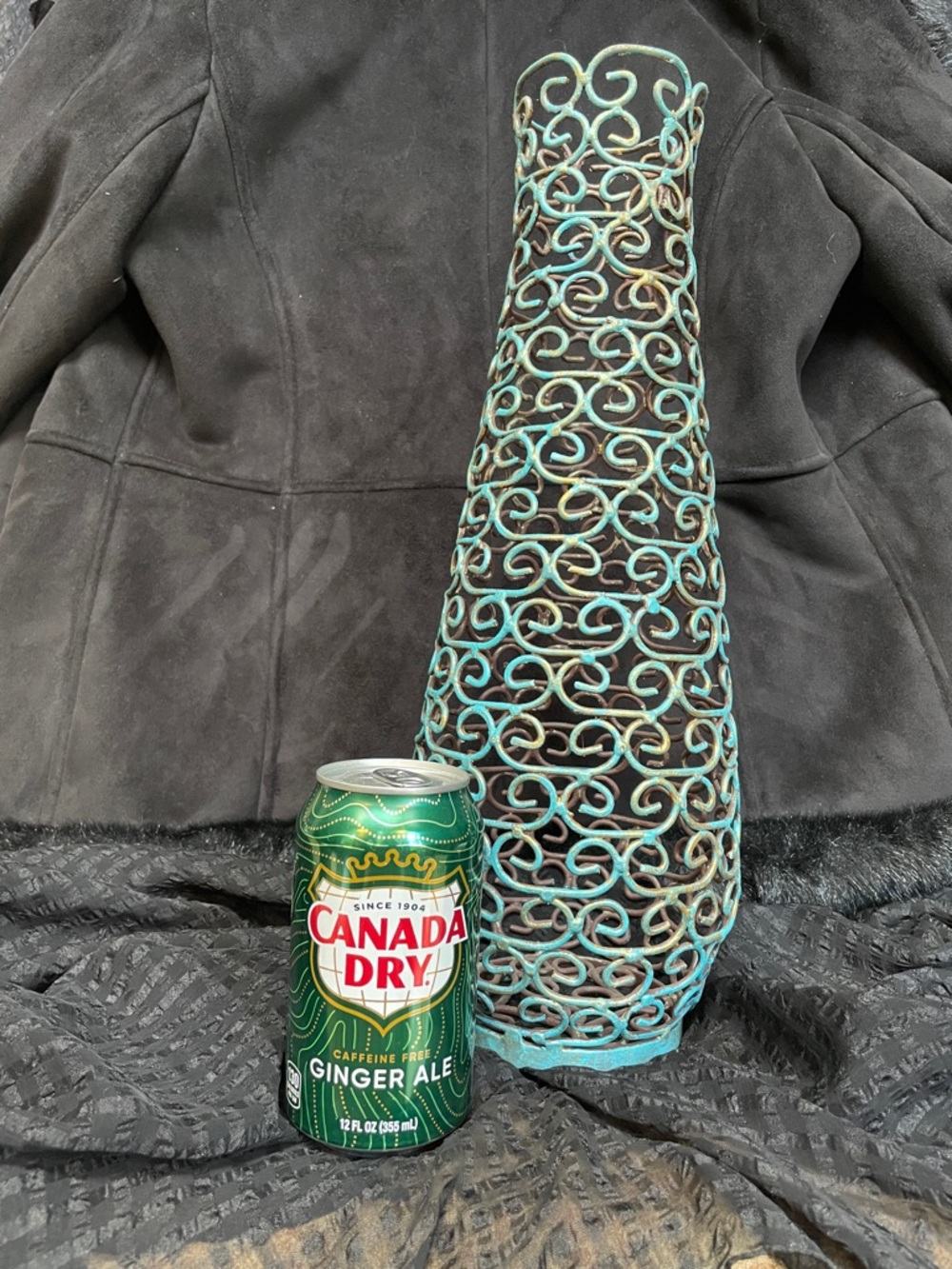 🌹Turquoise & Gold finish Scrollwork Metal Iron Decorative Vase - Picture 4 of 8